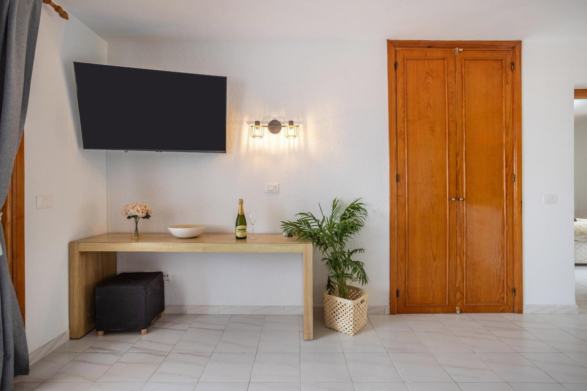 Cozy Port Royal Margot Sunset View Home By Lovetenerife Los Cristianos  Eksteriør billede
